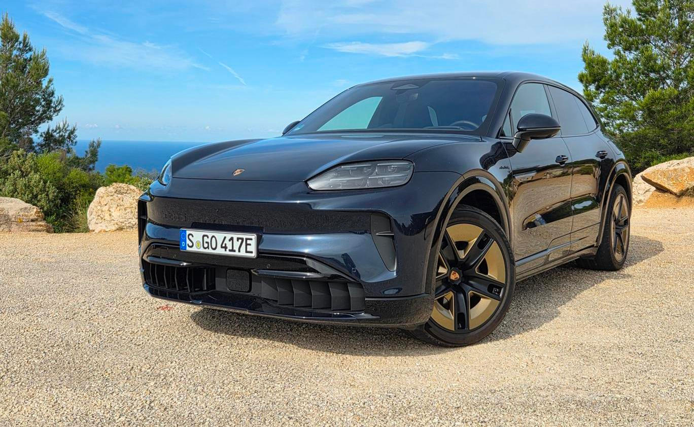 Porsche Cayenne je v nové generaci už jen elektromobilem. Vyzkoušeli jsme, jak jezdí.