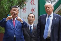 Čínský prezident Si Ťin-pching s americkým protějškem Donaldem Trumpem. Foto z 15. května 2026.