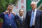 Čínský prezident Si Ťin-pching s americkým protějškem Donaldem Trumpem. Foto z 15. května 2026.