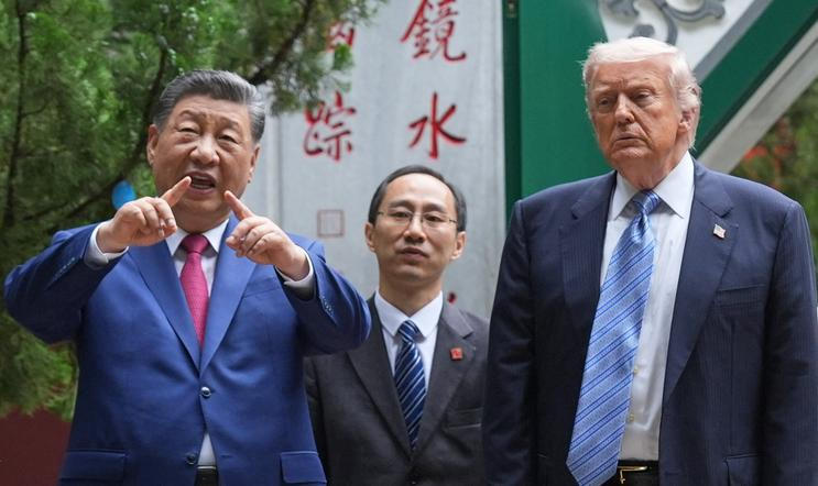 Čínský prezident Si Ťin-pching s americkým protějškem Donaldem Trumpem. Foto z 15. května 2026.