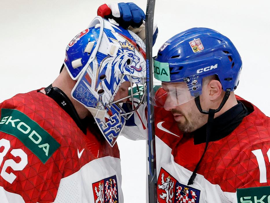 Josef Kořenář a Jakub Flek slaví triumf v zápase MS 2026 Česko - Dánsko.