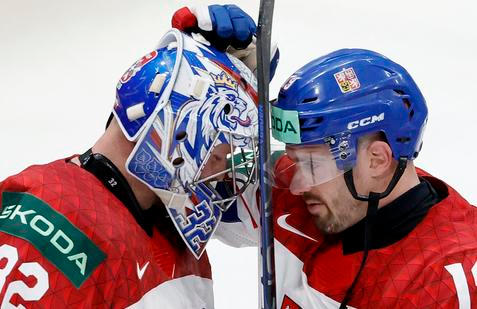 Josef Kořenář a Jakub Flek slaví triumf v zápase MS 2026 Česko - Dánsko