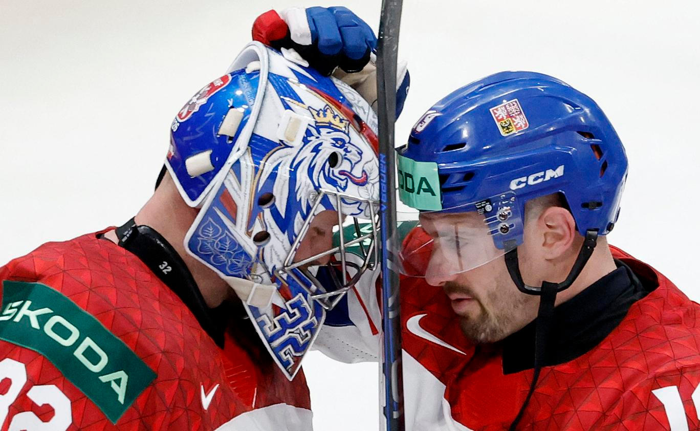 Josef Kořenář a Jakub Flek slaví triumf v zápase MS 2026 Česko - Dánsko.