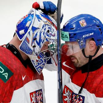 Josef Kořenář a Jakub Flek slaví triumf v zápase MS 2026 Česko - Dánsko.
