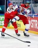 Lukáš Sedlák a Patrick Russell v zápase MS 2026 Česko - Dánsko