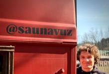„Sauna byla vždycky naším snem. Když jsme si ale nechali spočítat klasickou saunu na chalupu, zjistili jsme, že bychom kvůli ní museli předělat půl domu. Všechno bylo zbytečně komplikované,“ říká Konstantin, který stojí za myšlenkou Saunavozu.