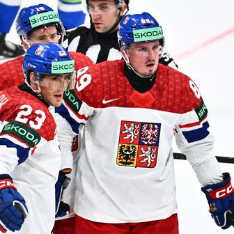 Lukáš Sedlák a Roman Červenka slaví gól v zápase MS 2026 Česko - Slovinsko.