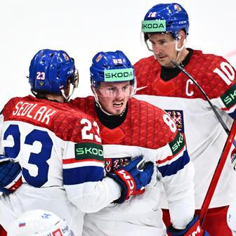Lukáš Sedlák, Jan Mandát a Roman Červenka v zápase MS 2026 Česko - Slovinsko
