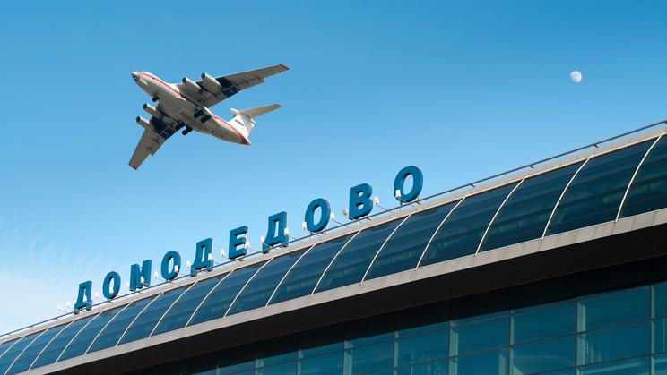 Od léta 2023 kvůli ukrajinským útokům přerušují pravidelně provoz i letiště v Moskvě a Petrohradu. Pro Kreml to může být obzvláště citlivé během letní dovolenkové sezóny.