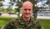 „Pan Putin a Gerasimov budou chtít provokovat NATO a ohrozit naši zemi, naše spojence obecně a naše hodnoty. A proto cvičíme,“ vysvětluje během cvičení NATO Spring Storm 2026 (Jarní bouře) velitel cvičení plukovník Aron Kalmus. Voru, jihovýchodní Estonsko, 14. května 2026.
