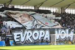 neuvedeno