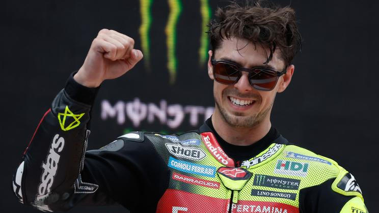 Fabio di Giannantonio slaví triumf ve Velké ceně Katalánska MotoGP 2026