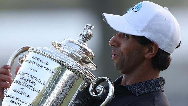 Aaron Rai s trofejí pro vítěze PGA Championship 2026