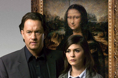 Tom Hanks v roli odborníka na symboly Roberta Langdona a Audrey Tautou jako francouzská kryptoložka Sophie Neveu ve filmu Šifra mistra Leonarda (2006).