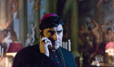 Alfred Molina si ve filmu Šifra mistra Leonarda zahrál biskupa Manuela Aringarosu.