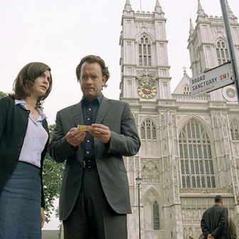Tom Hanks v roli odborníka na symboly Roberta Langdona a Audrey Tautou jako francouzská kryptoložka Sophie Neveu ve filmu Šifra mistra Leonarda (2006).