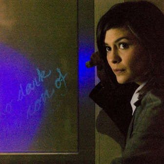 Audrey Tautou jako francouzská kryptoložka Sophie Neveu ve filmu Šifra mistra Leonarda (2006).