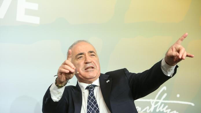 Garri Kimovič Kasparov v diskuzi na konferenci Lennarta Meriho v Tallinnu, 16. května 2026.