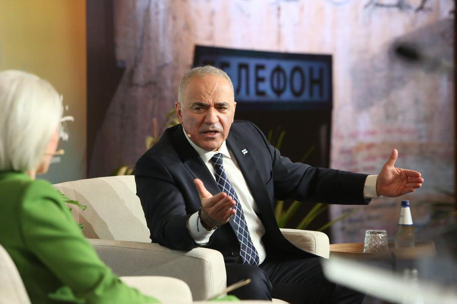 Ruský opozičník a šachový velmistr Garri Kasparov, 16. května 2026 v Tallinnu.