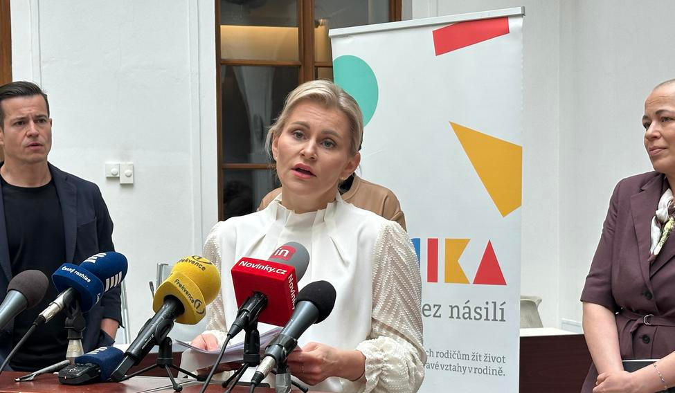 „Bohužel, v české společnosti je vysoká tolerance k násilí na dětech,“ varuje vládní zmocněnkyně pro lidská práva a zároveň poslankyně ANO Taťána Malá, která volá po nutnosti výrazně zlepšit systém ochrany dětí před násilím v rodinách.