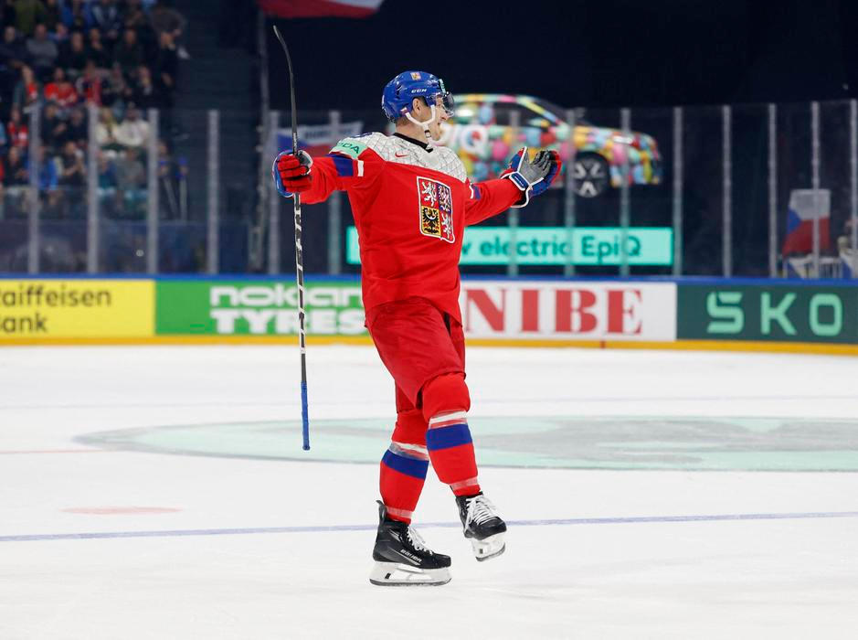 Dominik Kubalík slaví gól v zápase MS 2026 Česko - Švédsko.