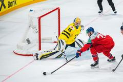 Magnus Hellberg a Tomáš Galvas v zápase MS 2026 Česko - Švédsko