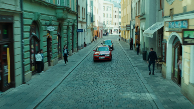 Podle autora námětu filmu Stav odpojen, který se natáčel v ulicích Olomouce, je snímek "punkovou poctou devadesátkovým béčkovým akčňákům".