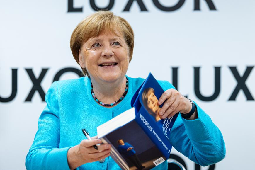 Evropský řád za zásluhy. Merkelová převzala ocenění za přínos k evropské integraci