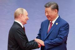 FILE PHOTO: Chinese President Xi welcomes Russian President Putin at SCO summit in Tianjin
