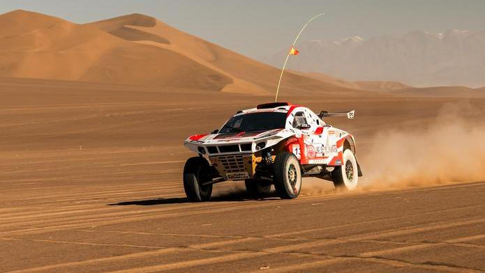 Aliyyah Kolocová na trati čínské Taklimakan Rallye 