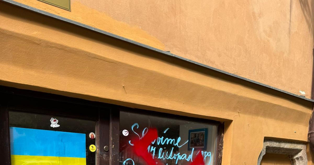 V Chebu na krajanský spolek někdo nastříkal hákové kříže, město to odsuzuje