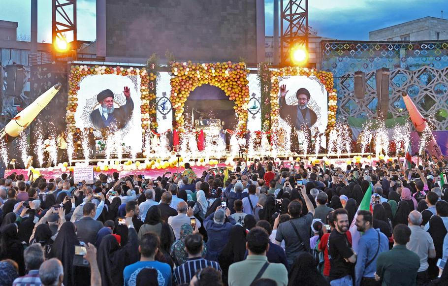 Public wedding ceremony called "Sacrificed couple wedding",  in Tehran