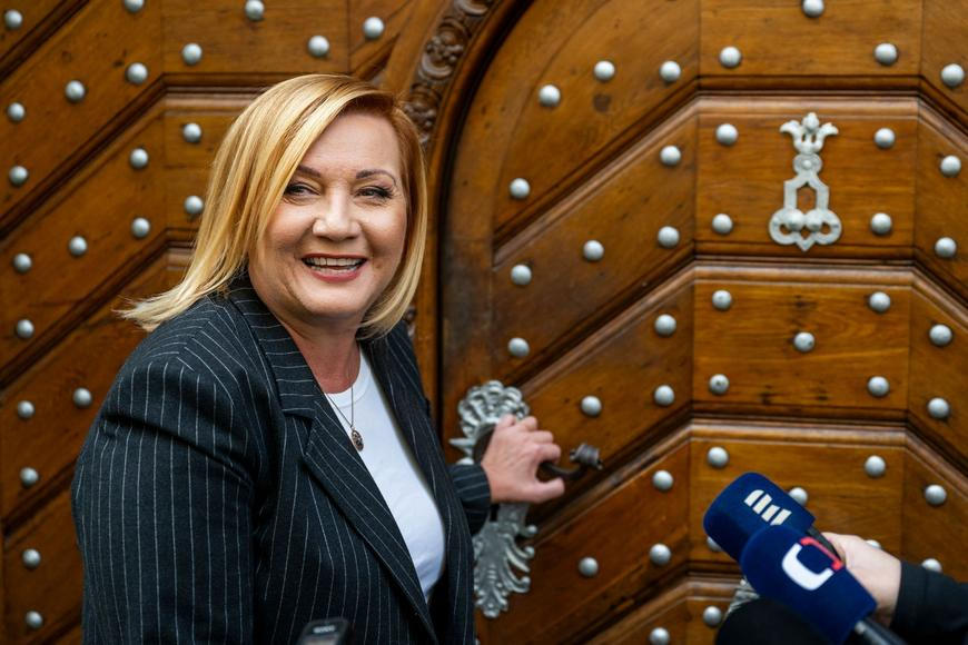 On je fakt dobrý člověk, odmítá Schillerová kritiku Babiše. Promluvila také o dluzích a vnucích