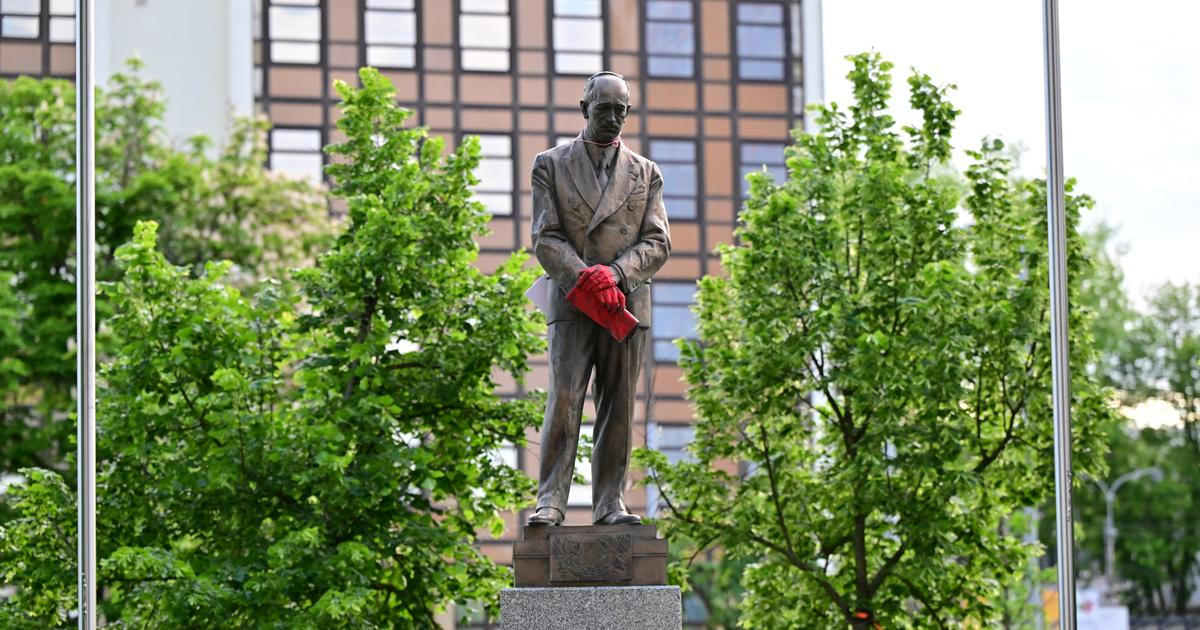 „Beneš má ruce od krve.“ Aktivisté v Brně natřeli jeho sochu načerveno