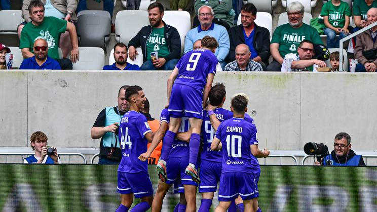 hráči MFK Karviná, fotbalisté, sportovci, radost