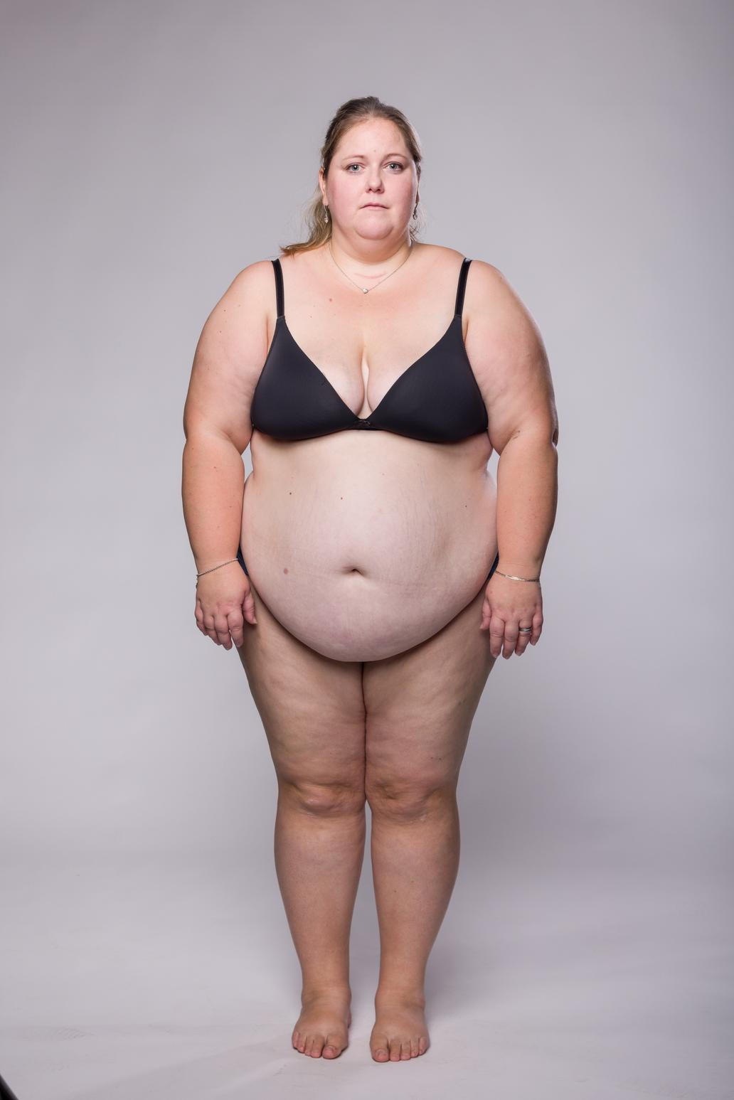 Šárka do své roční proměny vstupovala se 122 kilogramy a cílem zhubnout polovinu své váhy. Extrémní proměny - Šárka Lechanová