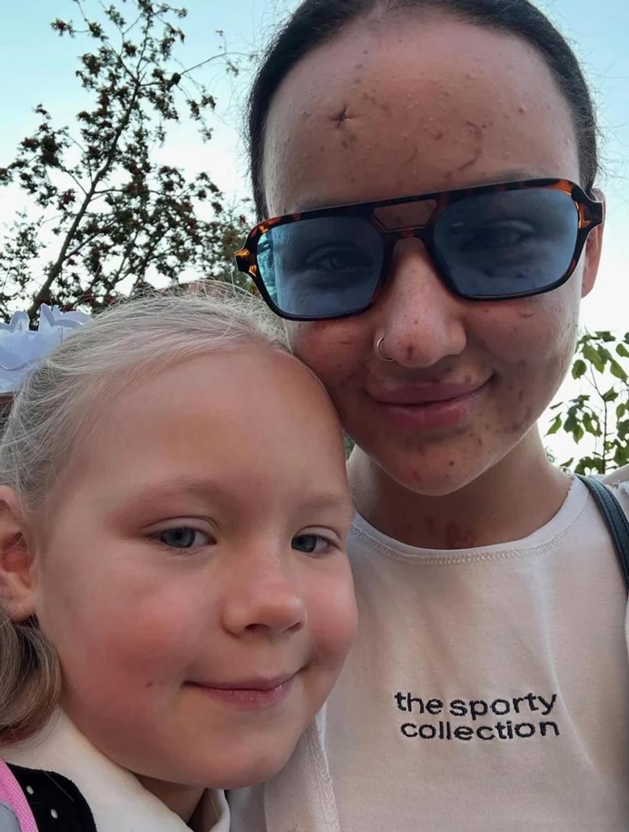 Dceru vidí Jana jen zřídka, při "opušťáku". Když je na frontě, stará se o ni babička. Dceru vidí Jana jen zřídka, při "opušťáku". Když je na frontě, stará se o ni babička.
