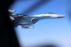 Ruské vojenské stíhačky Su-27 a Su-35  zachytily letadlo RAF RC-135 Rivet Joint  provádějící misi NATO nad Černým mořem.