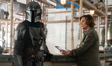 Film Mandalorian a Grogu (2026), který je návratem do světa Star Wars, režíroval Jon Favreau. Na snímku Sigourney Weaverová a Pedro Pascal.