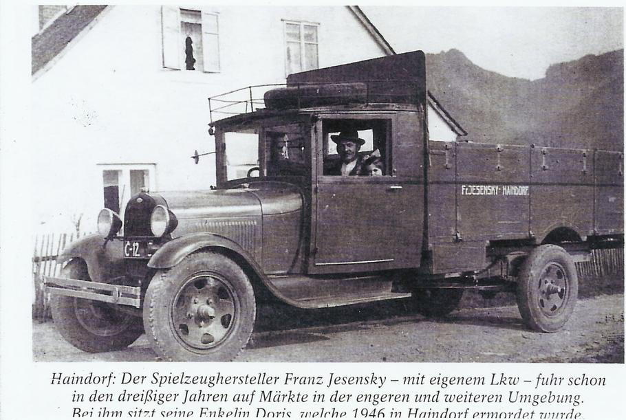 Franz Jesenský, dědeček zavražděné Doris (na fotografii), se sice po otci vyučil obuvníkem, později se ale věnoval hlavně výrobě dřevěných hraček. ...