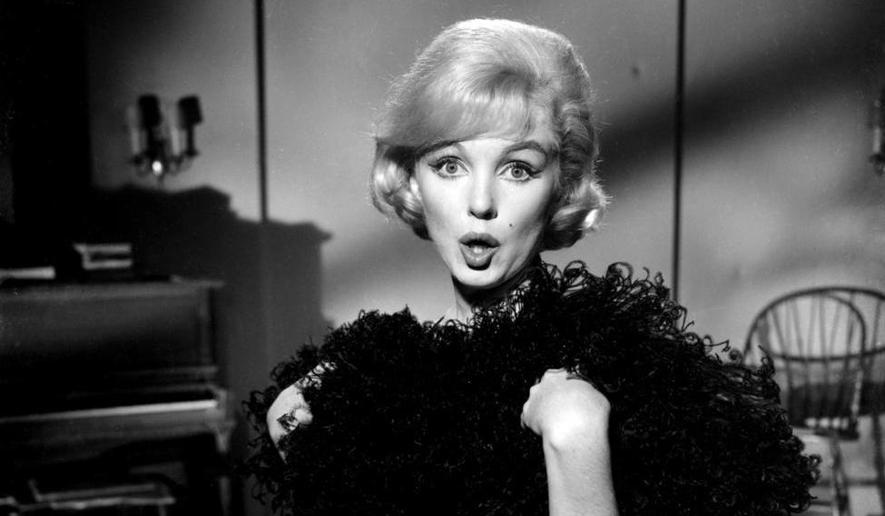 V muzikálu Pojď, budeme se milovat (1960) si Marilyn Monroe zahrála a zazpívala spolu s Yvesem Montandem.