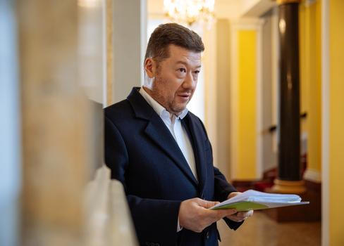 Schůze vlády, Tomio Okamura