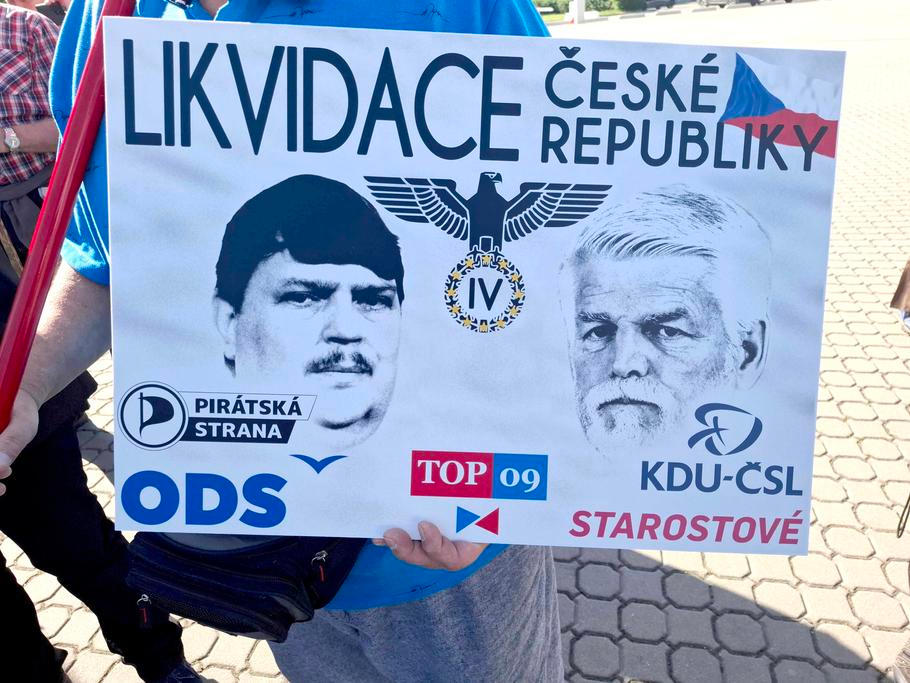 Manifestační happening Němá barikáda k vyjádření nesouhlasu s konáním sjezdu sudetských Němců v Brně, 22. května 2026, Brno.