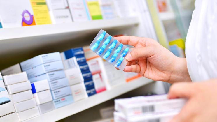 Pharmacist,Holding,Medicine,Box,And,Capsule,Pack,In,Pharmacy,Drugstore.