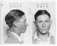 S Clydem se seznámila v lednu 1930. Podle nejznámější verze se potkali u společných známých v Dallasu. Byla to prý okamžitá přitažlivost. Jenže krátce nato skončil Clyde ve věznici Eastham Prison Farm - jednom z nejbrutálnějších texaských žalářů své doby, přezdívaném „Bloody Ham“ či „Murder House“. Vězni zde čelili bití, otrocké práci i náhodným popravám dozorců.