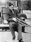 Rozhodující chyba přišla v lednu 1934, kdy Clyde pomohl několika vězňům uprchnout z Easthamu. Policie díky kontaktům na rodiny uprchlíků konečně dokázala odhadnout pohyb gangu.