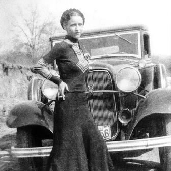 Ráno 23. května 1934 čekala policejní jednotka na opuštěné silnici u města Gibsland v Louisianě. Jako návnada posloužilo odstavené auto otce člena gangu Henryho Methvina. 
