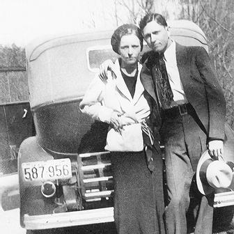 Bonnie Parkerové bylo 23 let, Clydu Barrowovi 25.