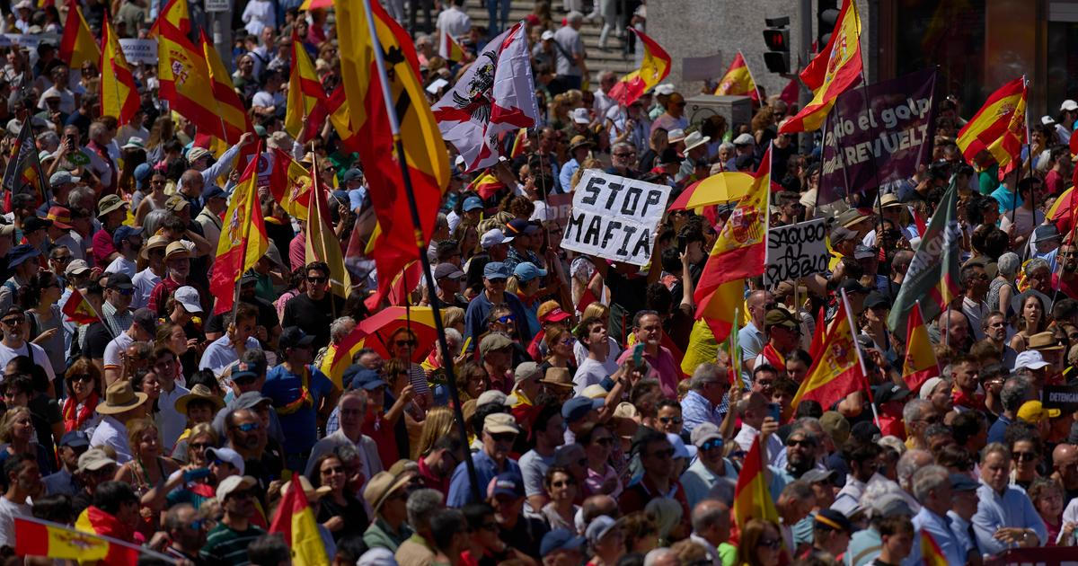 Desítky tisíc lidí v Madridu demonstrovaly proti premiérovi Sánchezovi