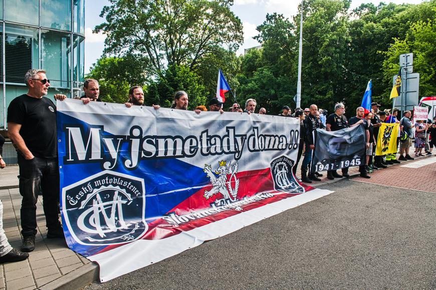 Zhuba 200 odpůrců čekalo v Brně na příchod účastníků Pouti smíření